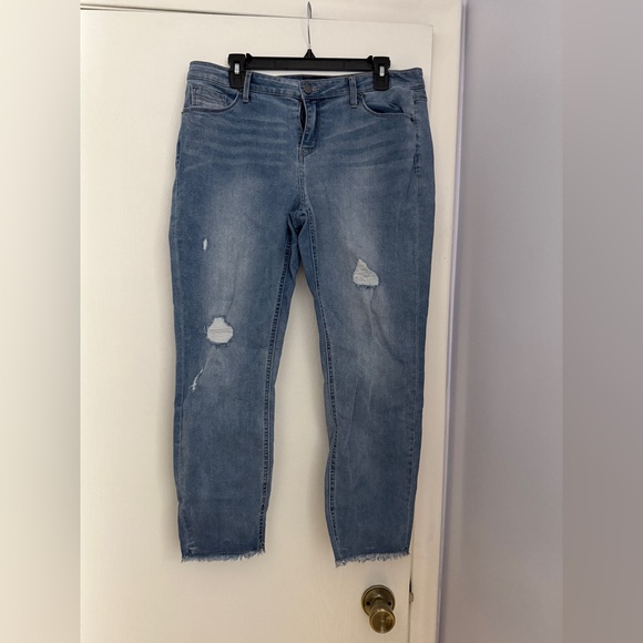 Women’s size 12 Kenneth Cole skinny distressed jeans. - Picture 1 of 3